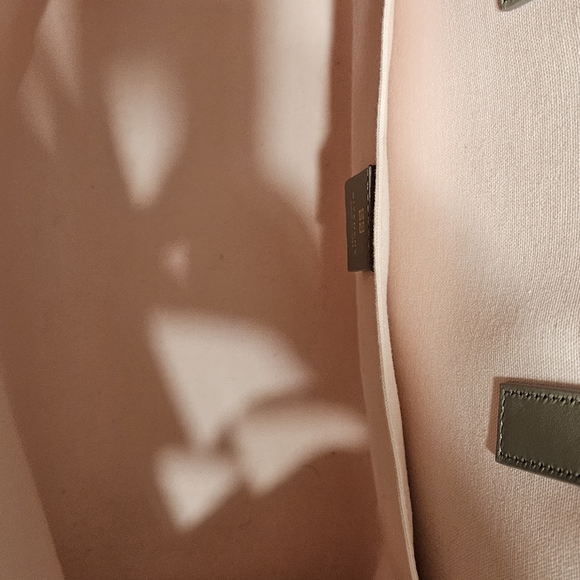 Givenchy Medium G Tote - Picture 6 of 13